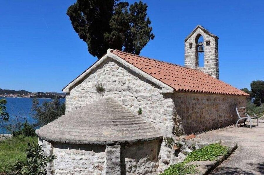 ✪ Zadar: Speedboat Tour to 3 Islands with Refreshing Drinks - Cruising Between Stops (Short Segments, Still Worth It)