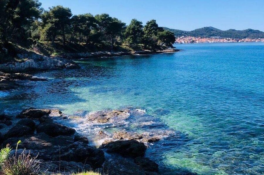 ✪ Zadar: Speedboat Tour to 3 Islands with Refreshing Drinks - Preko Village Break: Stone Streets and Island-Style Time (About 75 Minutes)