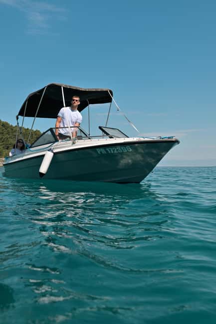 Zadar:Speedboat Tour with Snorkeling on 3 islands - Onboard vibe: skipper skill, guide languages, and your choice of music